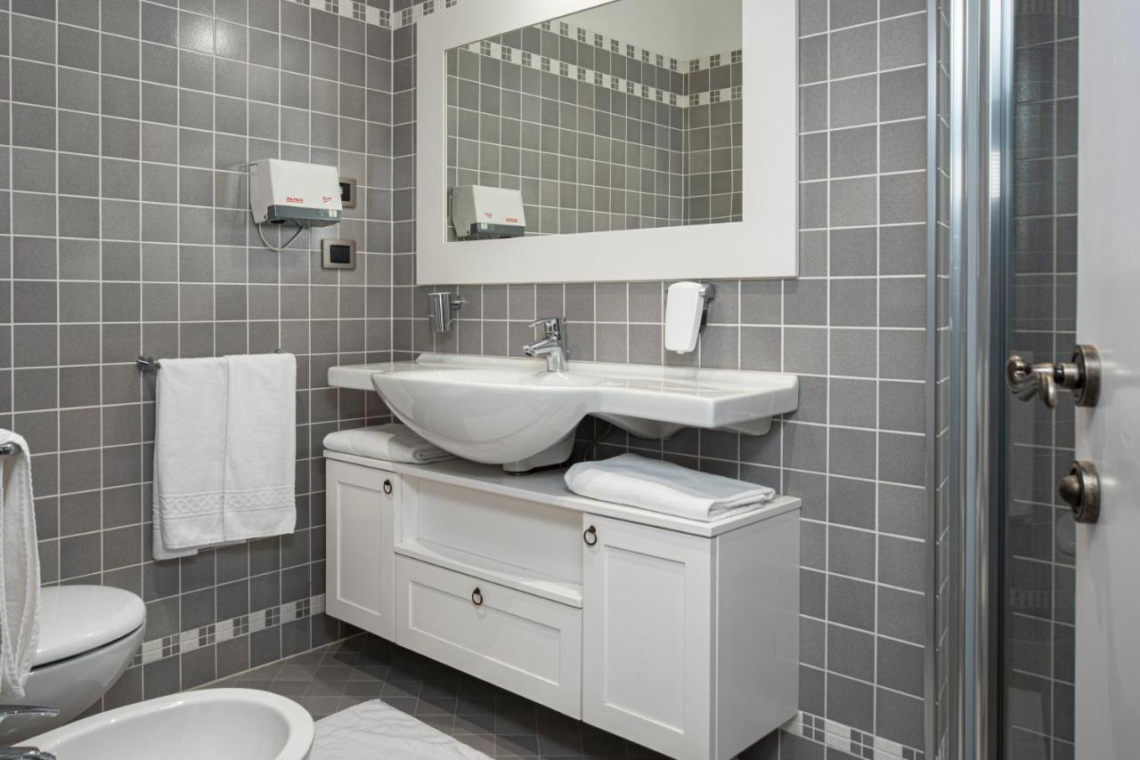La Canonica Suite Apartments New Location Trento Eksteriør billede