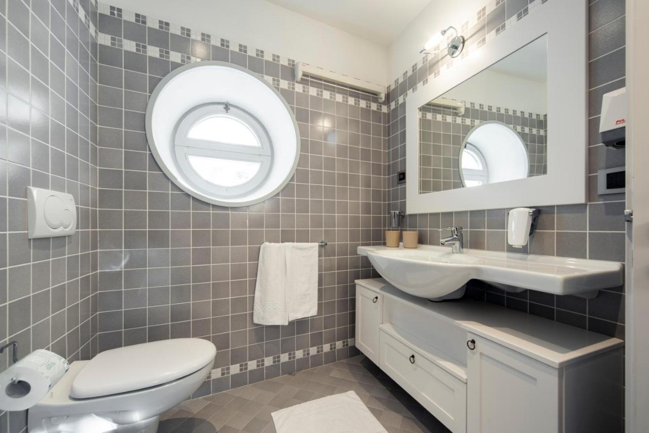 La Canonica Suite Apartments New Location Trento Eksteriør billede