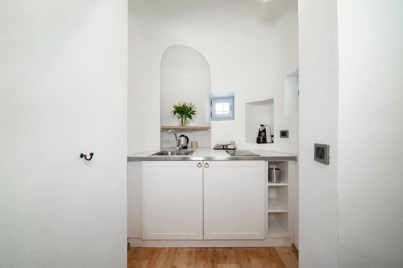 La Canonica Suite Apartments New Location Trento Eksteriør billede